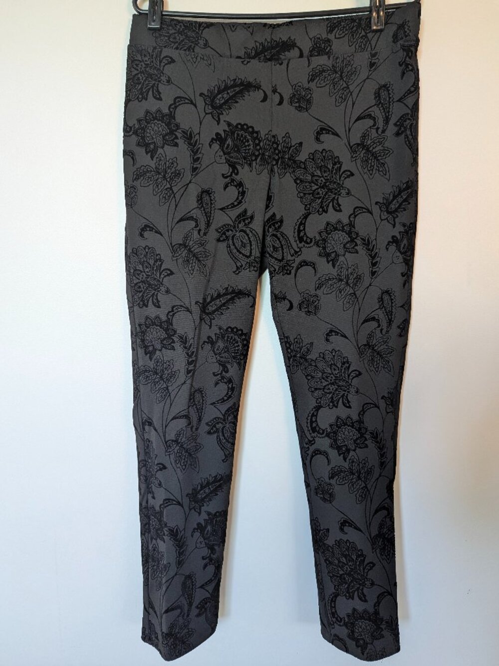 Melanie Lyne Women's Sz 12 Pull-on Pants Velvet Flocked Black
